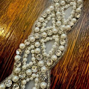 Elegant Pearl and Crystal Belt